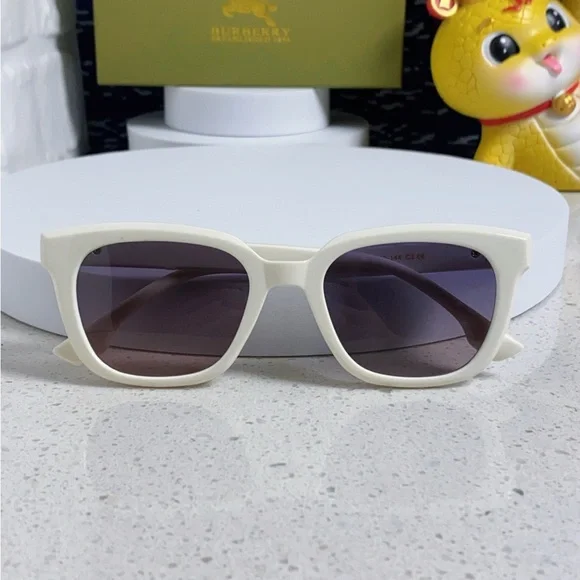 Burberry White Frame Sunglasses Purple Lens UV Chic - Picture 9 of 9